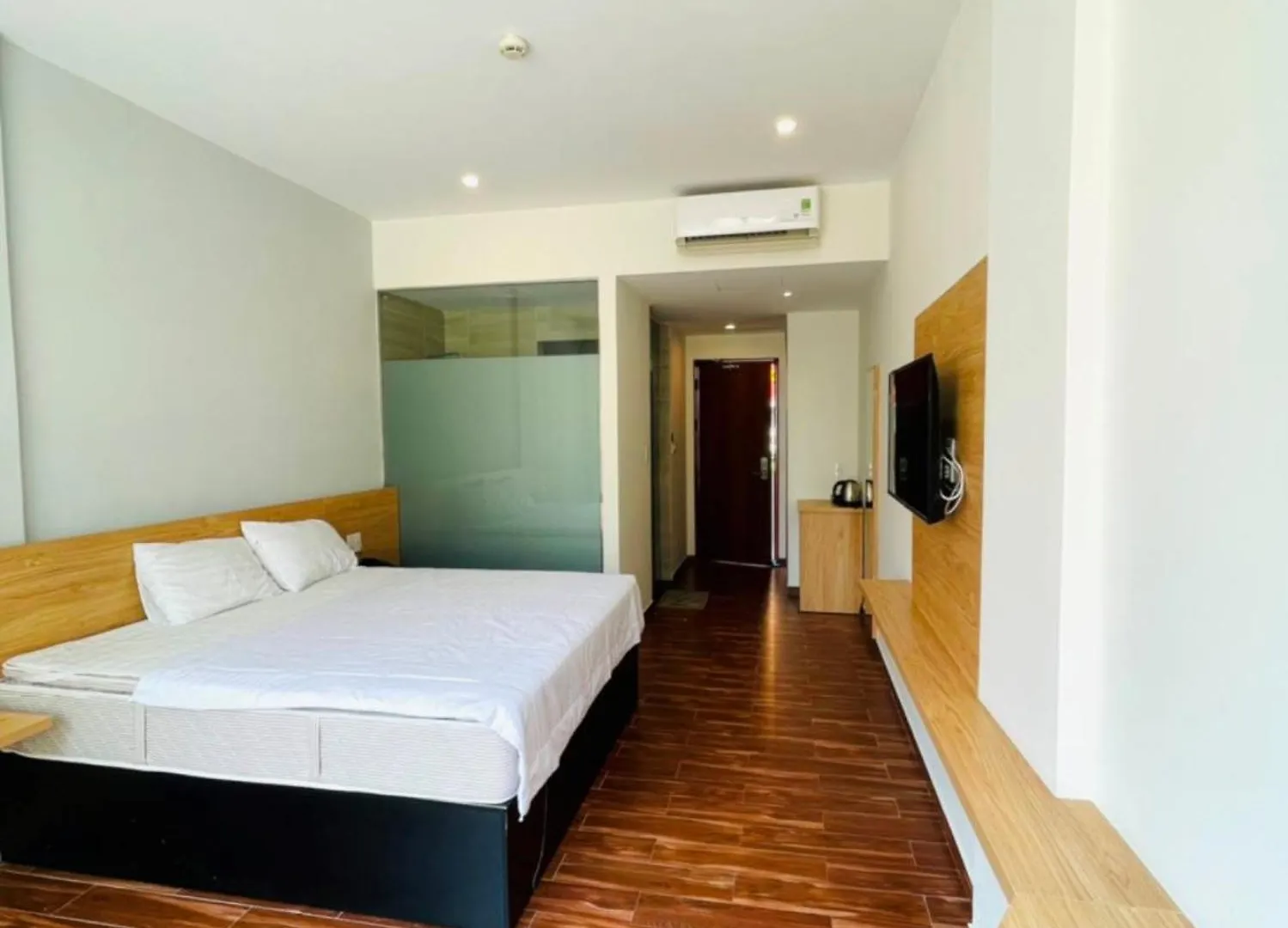 Happy Hotel Here Nha Trang 0*,