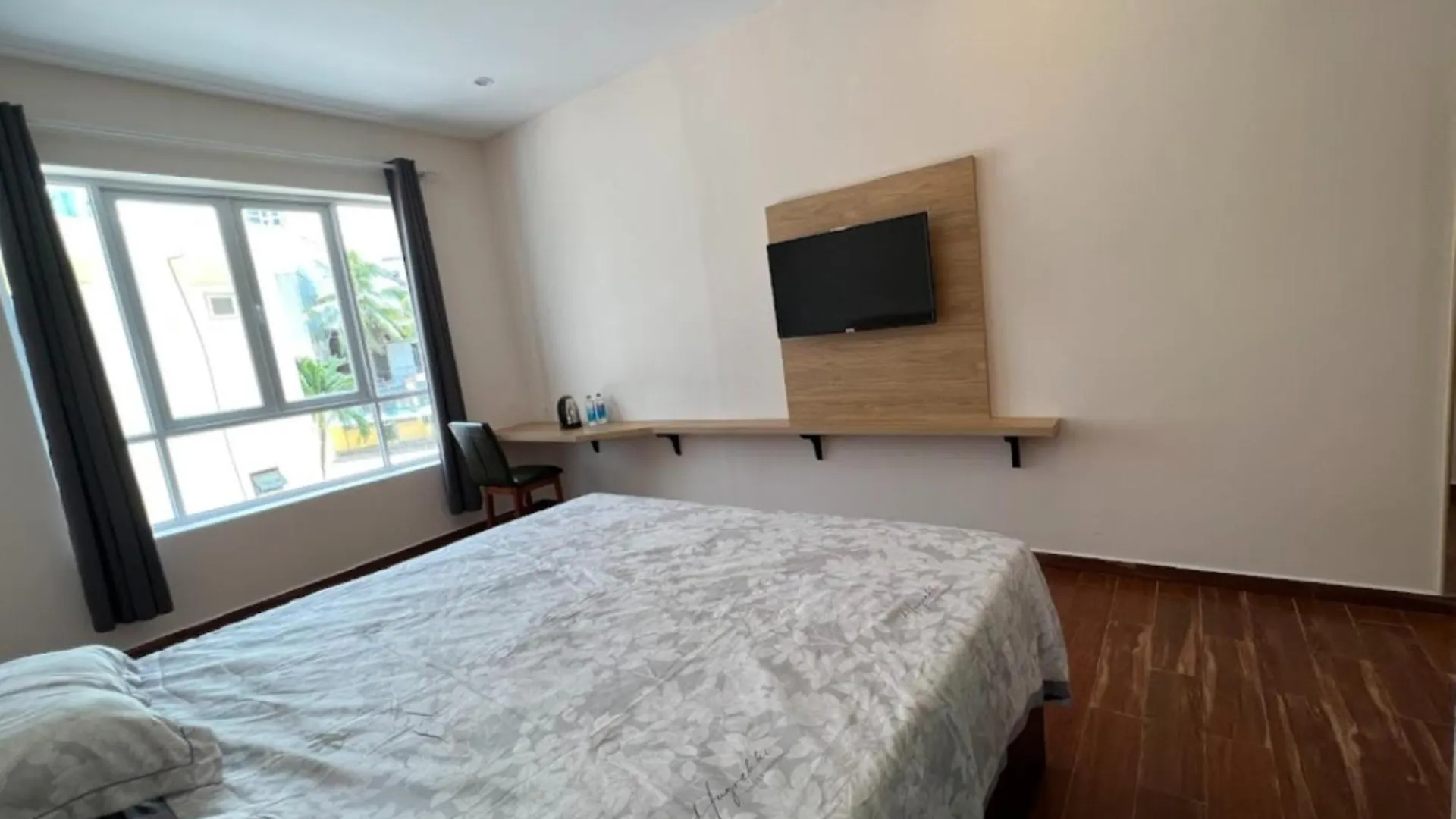 Happy Hotel Here Nha Trang 0*,